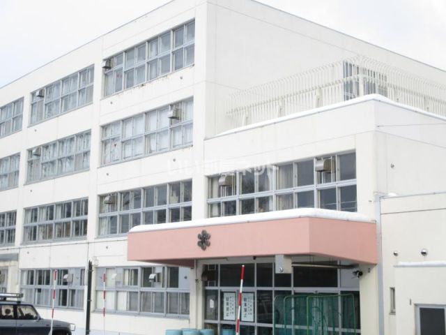 中学校　真駒内曙中学校（中学校）まで2189m