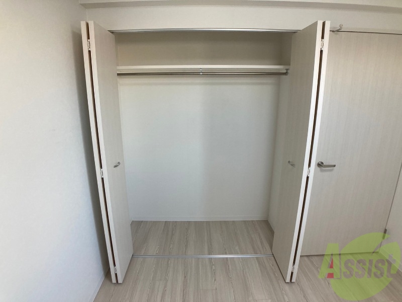 収納　寝室の収納です。部屋がすっきり片付きます。