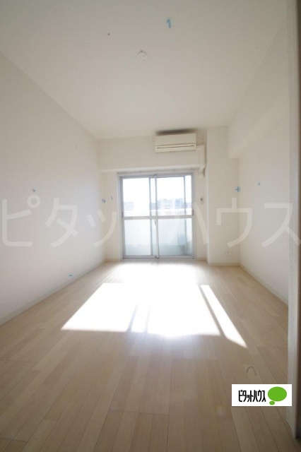 居室・リビング　洋室８．４帖です！