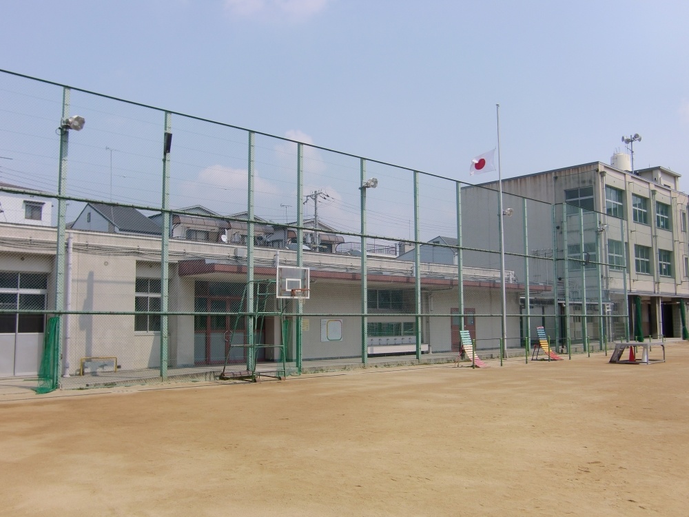 小学校　中浜小学校（小学校）まで281m