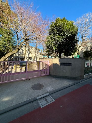幼稚園・保育園　文京区立千駄木幼稚園（幼稚園・保育園）まで909m