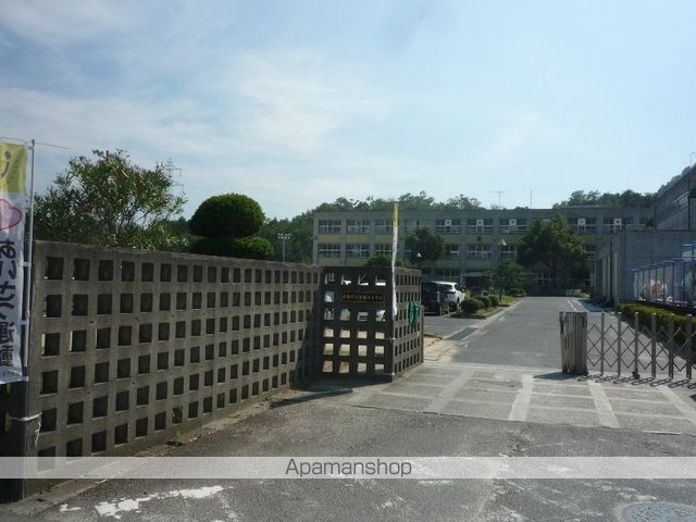 小学校　湖南市立小学校菩提寺小学校（小学校）まで2108m