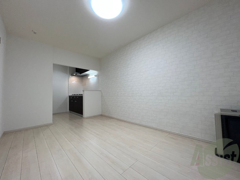 居室・リビング　フローリングと壁のカラーが明るい雰囲気ですね！