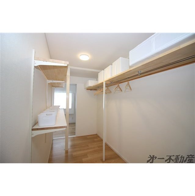 収納　ウォークスルークローゼット