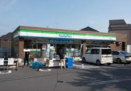 コンビニ　ファミリーマート（コンビニ）まで188m