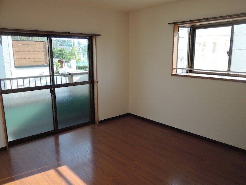 居室・リビング　明るい陽射しが差し込む居室！