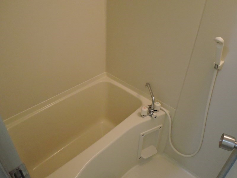 バス・シャワールーム　浴室乾燥付きの便利なお風呂!