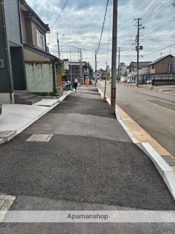 その他　前面道路（その他）まで0m