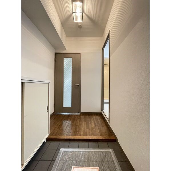 玄関　こちらの物件はMODE不動産なら割引対象の１部屋です。