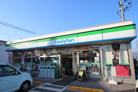 コンビニ　ファミリーマート石内南店（コンビニ）まで567m