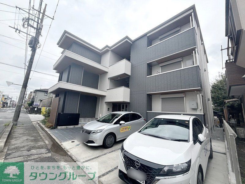 建物外観　駐車場