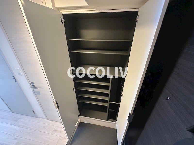 玄関　同物件別部屋写真