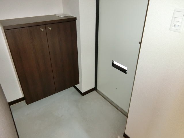 玄関　（建設中）