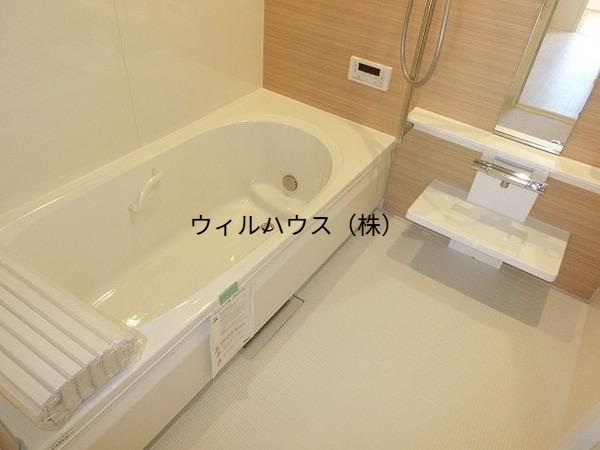 バス・シャワールーム　浴室乾燥機、追焚機能付の広々バスルーム！