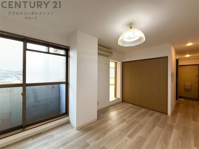 居室・リビング　敷地内に住居者専用のゴミ置き場あります♪