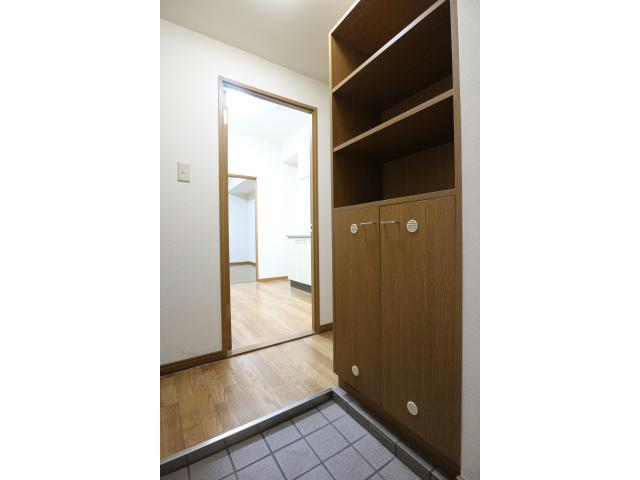 玄関　同タイプのお部屋の写真です。