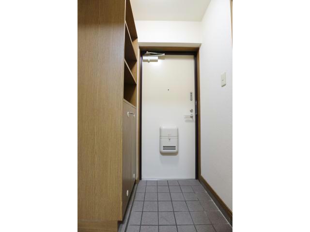 玄関　同タイプのお部屋の写真です。