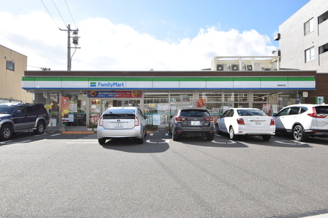 コンビニ　ファミリーマート東観音町店（コンビニ）まで154m