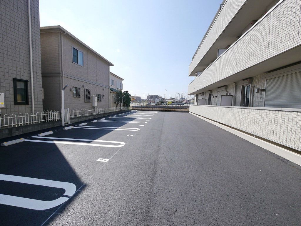 駐車場　駐車場