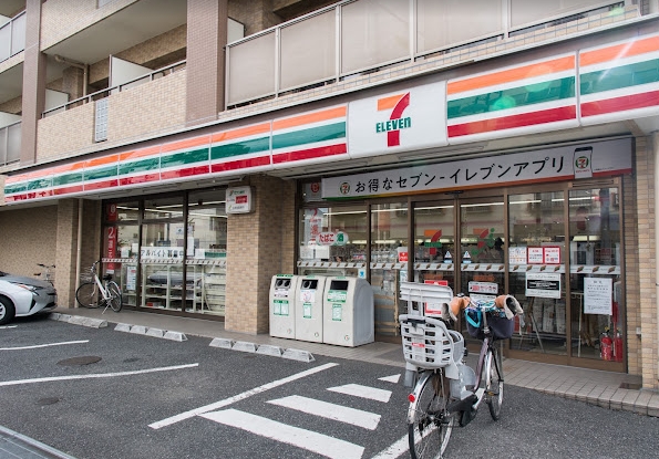 コンビニ　セブンイレブン世田谷下北沢駅前店（コンビニ）まで365m