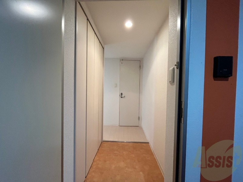 玄関　玄関です。ご覧の通り広々としていますね。