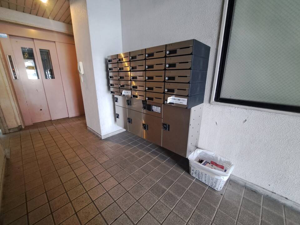 エントランス　宅配ボックス