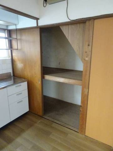 収納　階段下収納