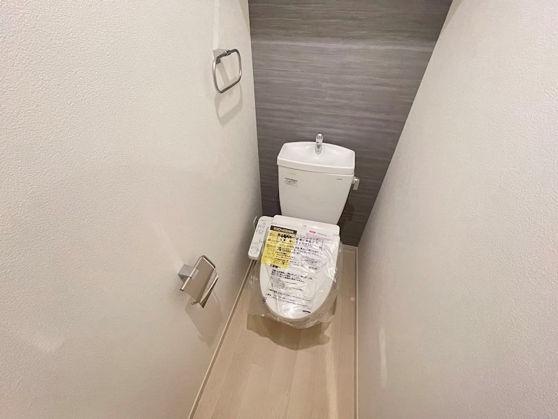 トイレ　同物件別部屋写真