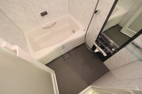 バス・シャワールーム　※別部屋の写真です