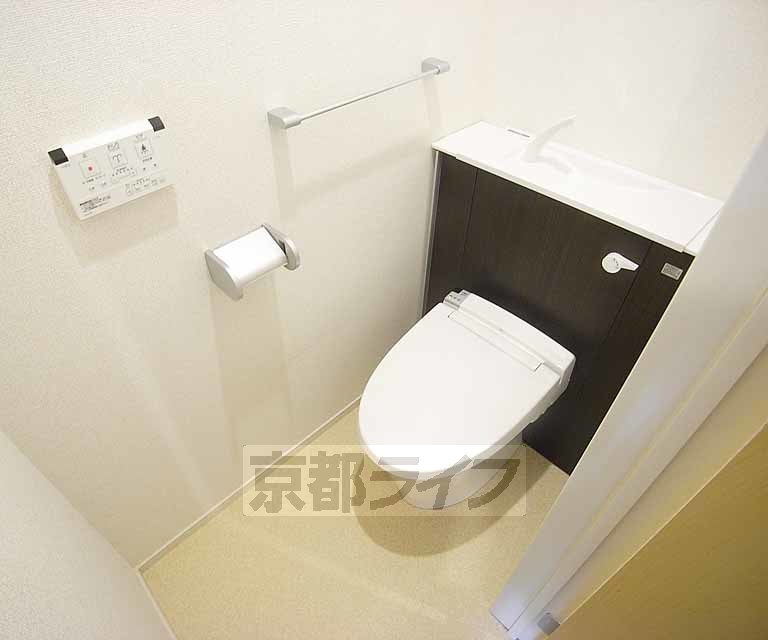 トイレ　ウォシュレット付きです。