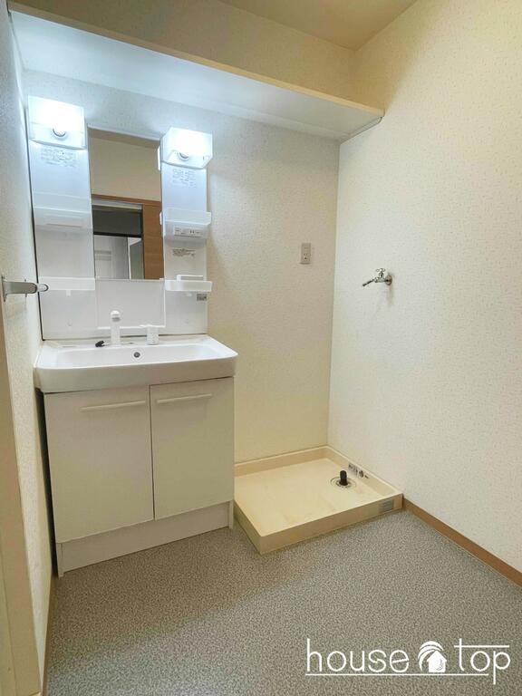 洗面設備　ファミリータイプの大きな洗面所