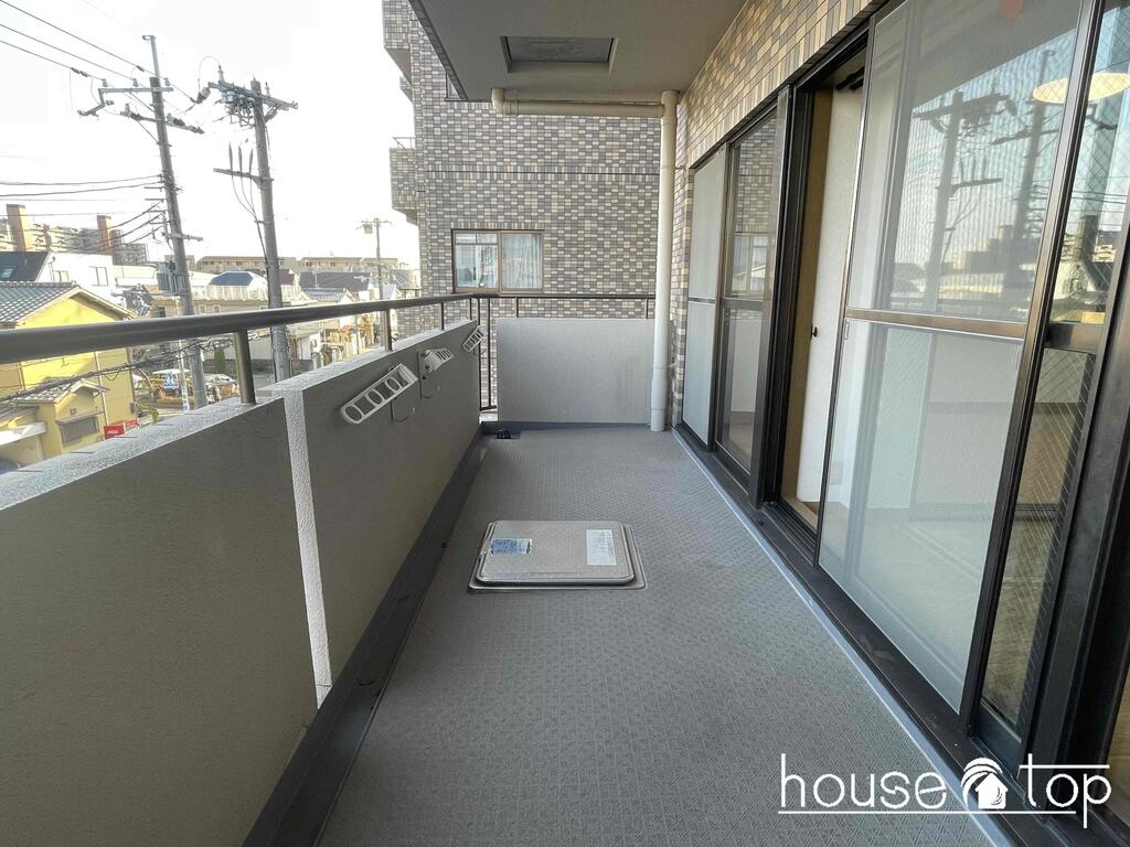 バルコニー　こちらは3階　東向きの眺望なバルコニー！