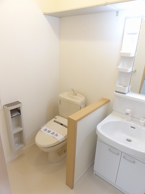 トイレ　温水洗浄便座付き♪