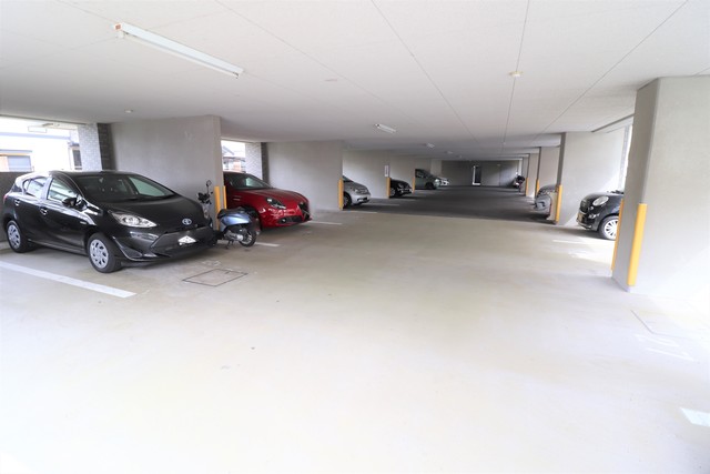 駐車場　敷地内駐車場