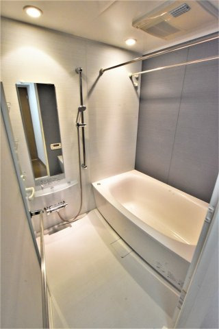 バス・シャワールーム　同物件同間取り、別室の内装写真です。