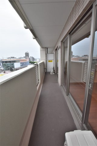 バルコニー　同物件同間取り、別室の内装写真です。