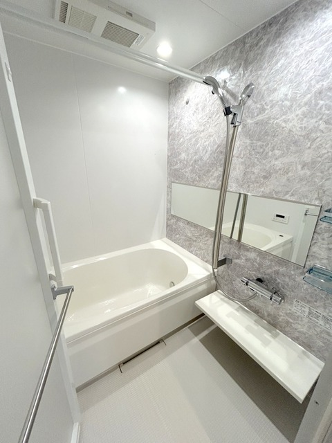 バス・シャワールーム　★追炊き・浴室乾燥機付きのお風呂★