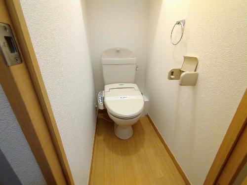 トイレ　温水洗浄便座付きです