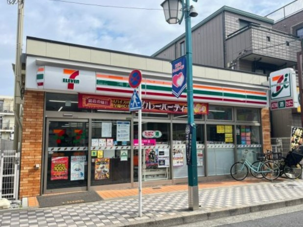 コンビニ　セブンイレブン 足立弘道1丁目店（コンビニ）まで868m