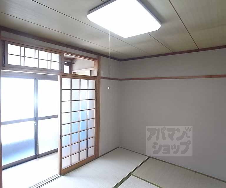 居室・リビング　和室６帖・日当たり良好です。