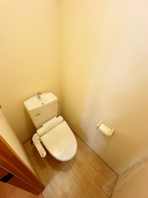 トイレ　温水洗浄便座付き♪♪