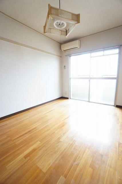 居室・リビング　写真は別部屋となります☆