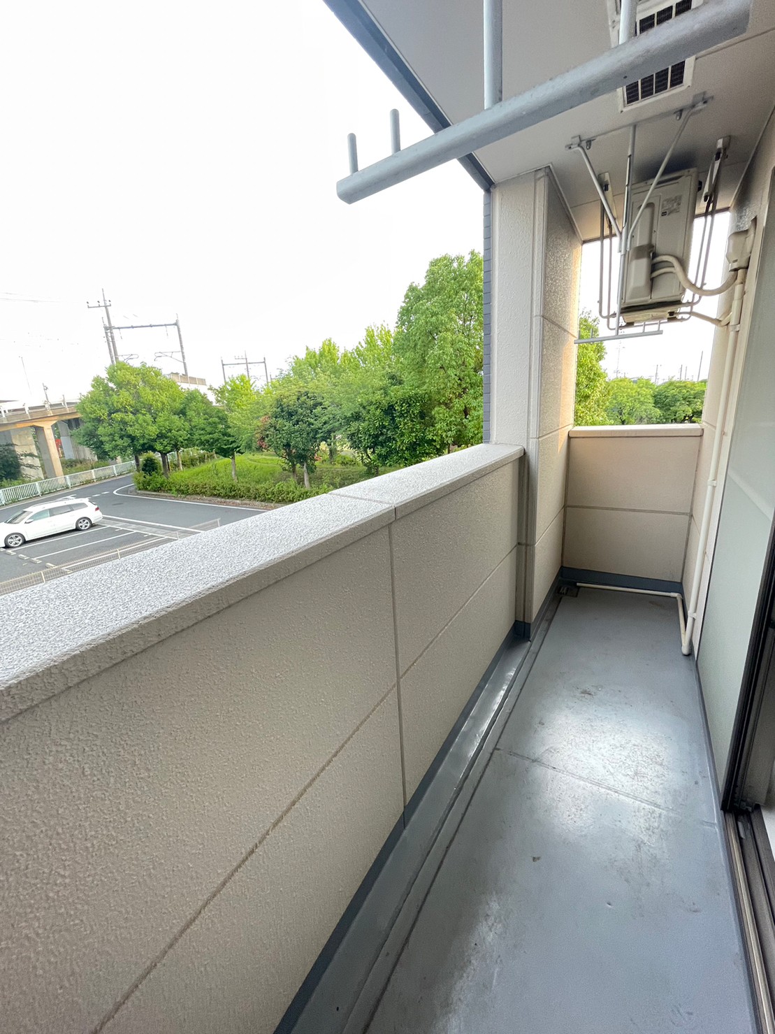 バルコニー　同建物別号室