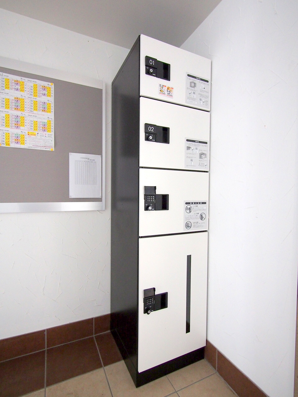 エントランス　留守中でも荷物が受け取れて便利な宅配ＢＯＸ完備しています♪