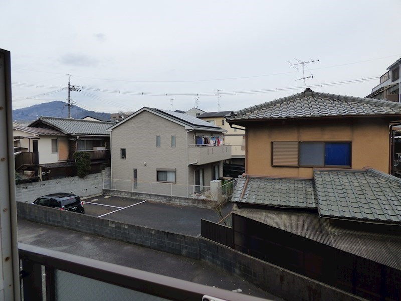 玄関　写真は208号室