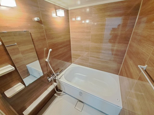 バス・シャワールーム　すごくきれいで高級感のあるお風呂です！！