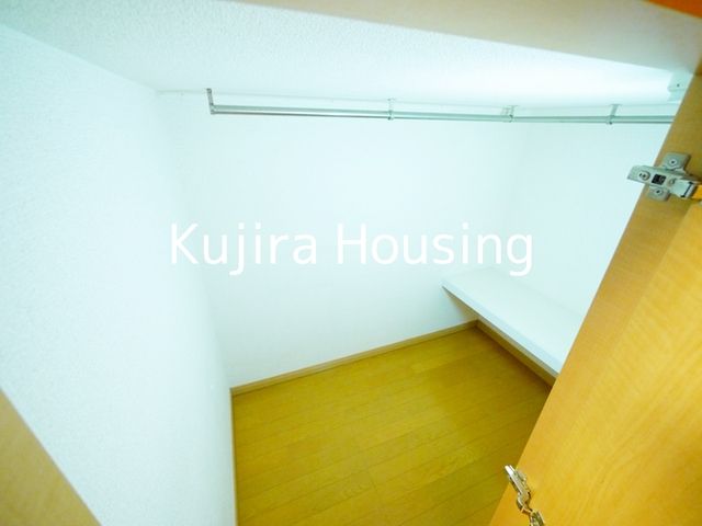 収納　★ベッドの下の収納はロングコートもかけられる高さ★