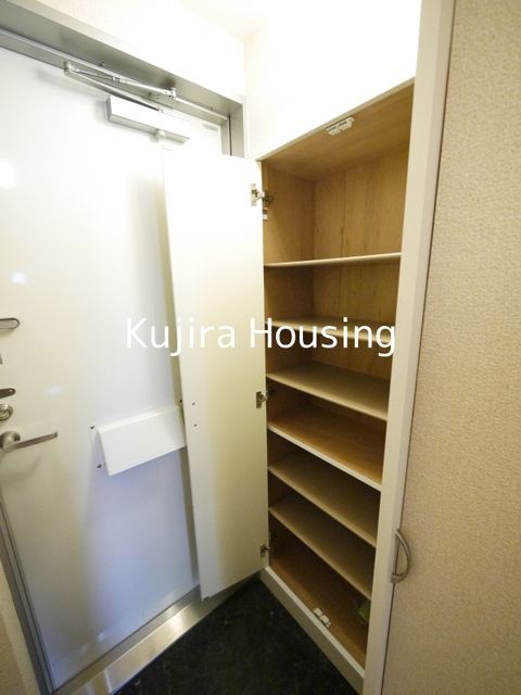 玄関　★下駄箱完備の玄関★