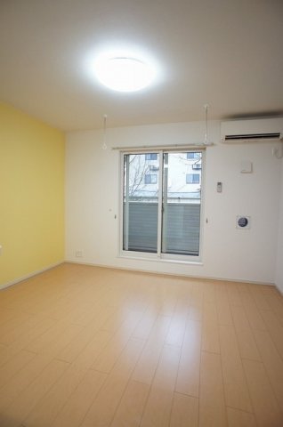 居室・リビング　こちらの居間で趣味の時間をお楽しみください