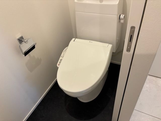 トイレ　別タイプ部屋　参考写真です